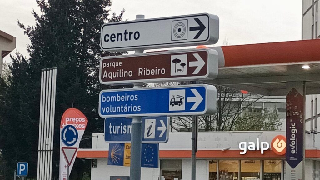  Sinais de trânsito deixam condutores e peões de Viseu “confusos” - Jornal do Centro