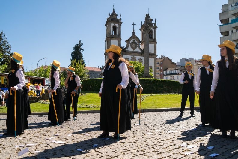  Mais de 70 alunos de Viseu recebem cerca de 50 mil euros em bolsas de estudo - Jornal do Centro