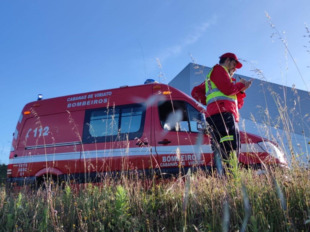 Ambulância de Cabanas de Viriato transportou doente que agrediu bombeiro e enfermeira - Jornal do Centro