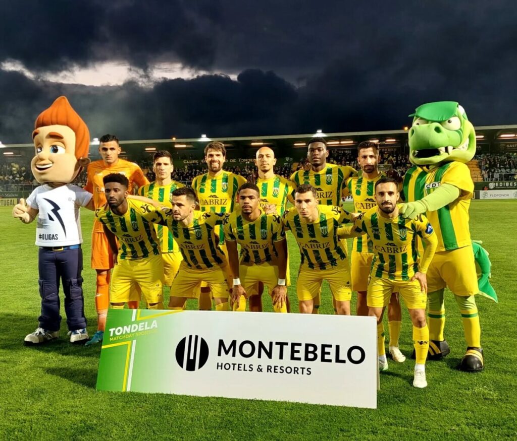  Tondela mantém a liderança, apesar de derrota frente ao Vizela - Jornal do Centro