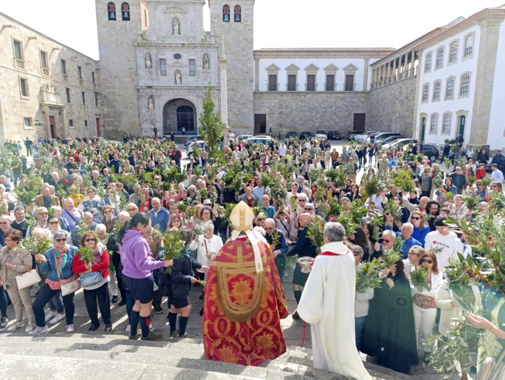 Páscoa: Bispo de Viseu preside à Semana Santa na Sé Catedral - Jornal do Centro