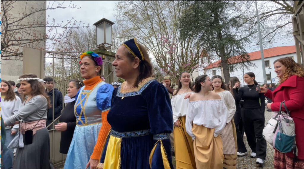  Escola Emídio Navarro veste-se a rigor para Feira Renascentista - Jornal do Centro