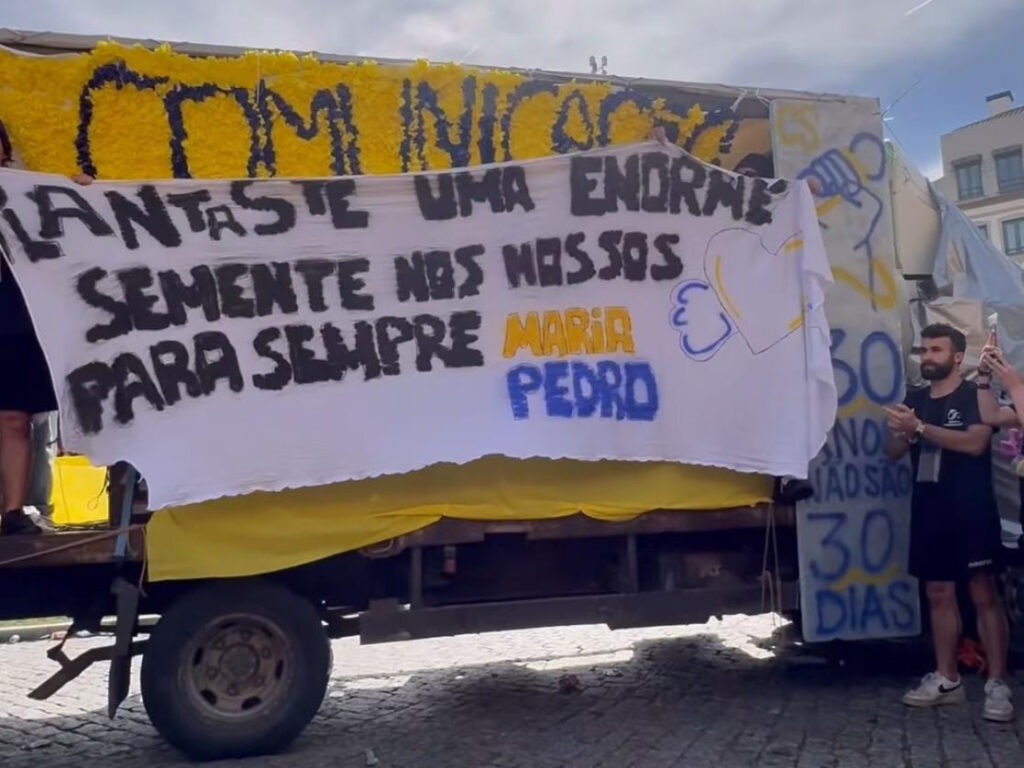  Estudante que morreu em Viseu num acidente de mota homenageada no cortejo académico - Jornal do Centro