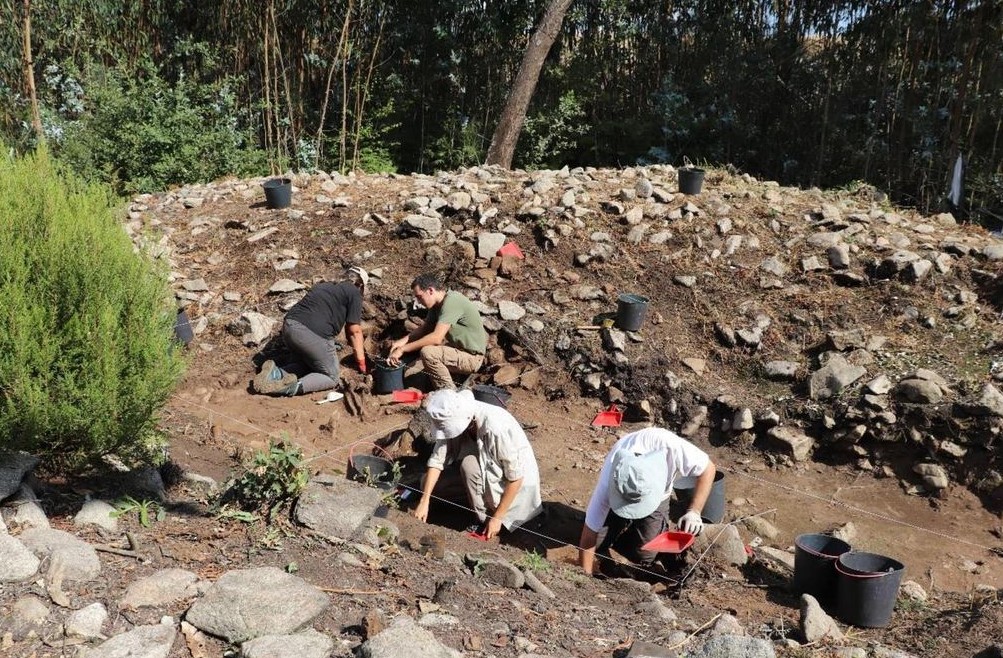  Visita a necrópole marca Dia dos Monumentos em Oliveira de Frades - Jornal do Centro