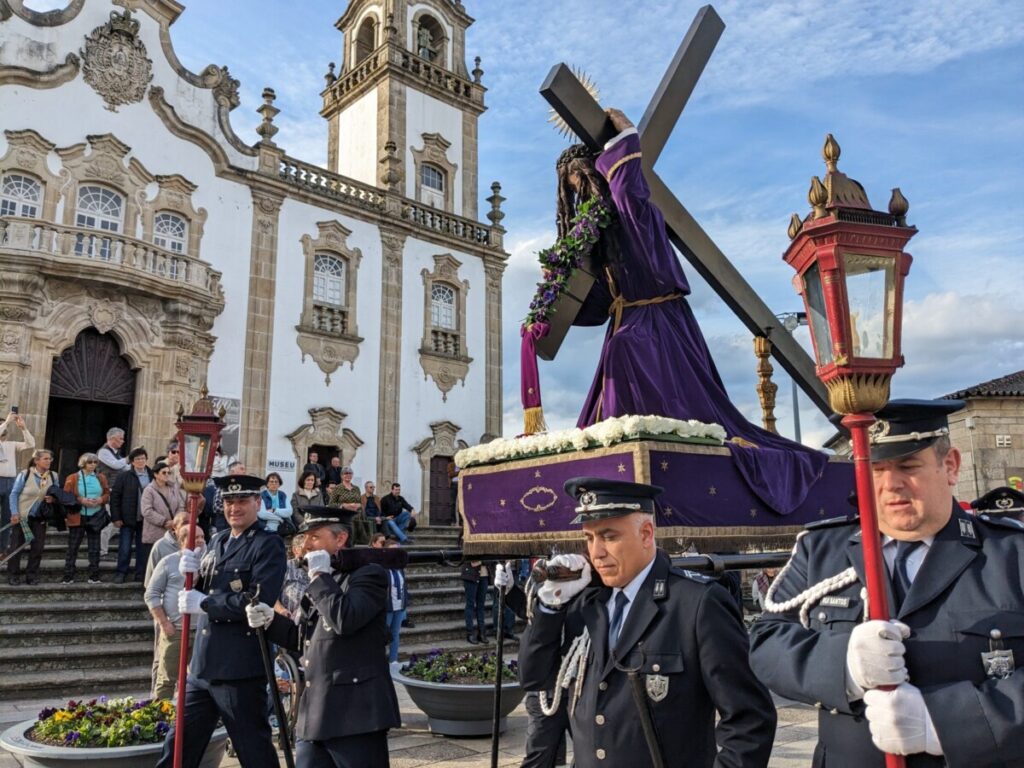  Andor em Viseu é transportado pela PSP, Bombeiros, Polícia Municipal e comunidade - Jornal do Centro