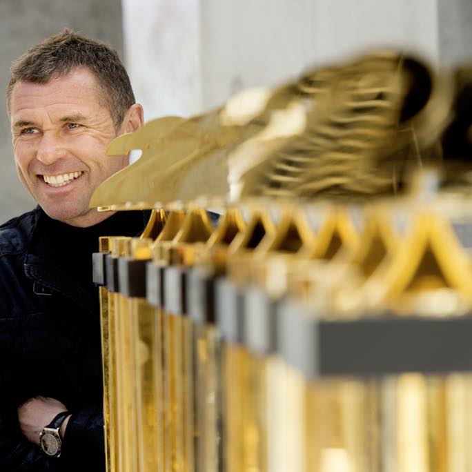  Tom Kristensen e sobrinha de Ayrton Senna em Lamego no maior encontro de supercarros - Jornal do Centro