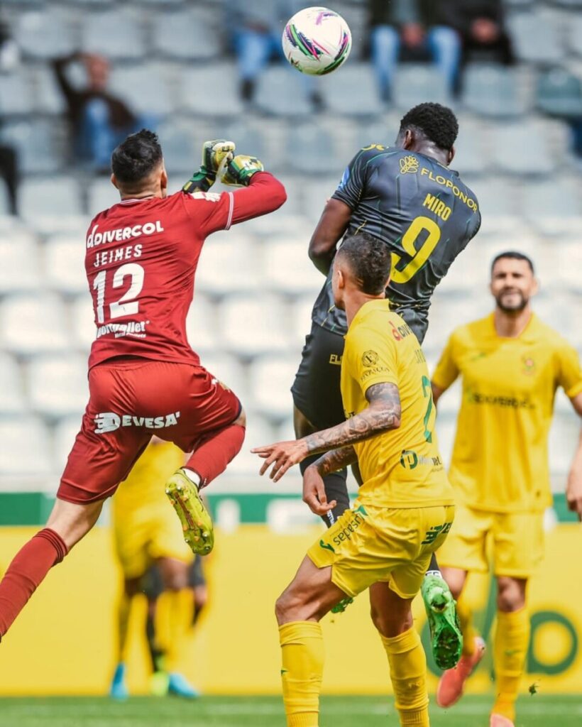 Tondela reforça liderança da II Liga e ‘afunda’ Paços na classificação - Jornal do Centro