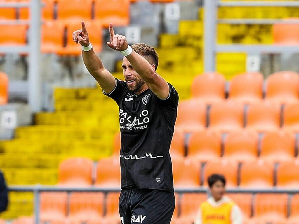  Académico de Viseu volta às vitórias na Segunda Liga com triunfo frente ao Portimonense - Jornal do Centro