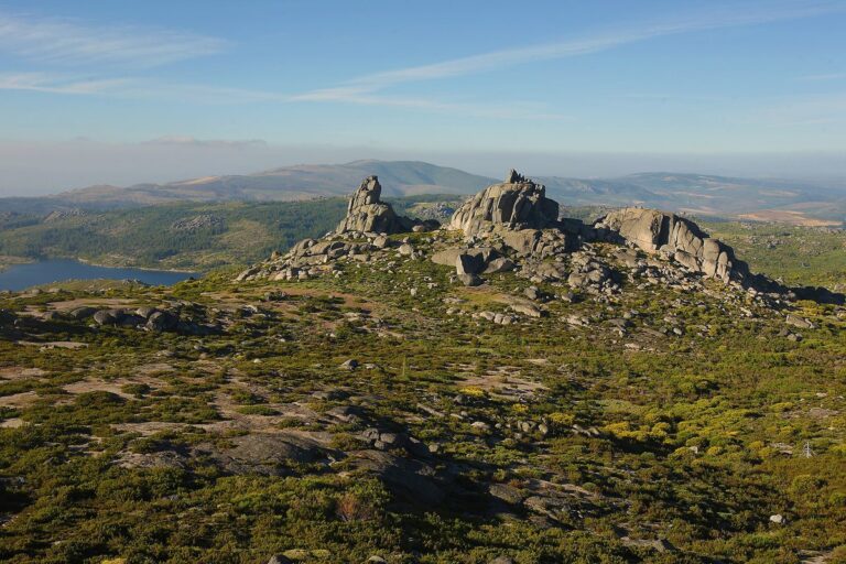 Frages_das_Penhas_e_Lagoa_do_Vale_do_Rossim