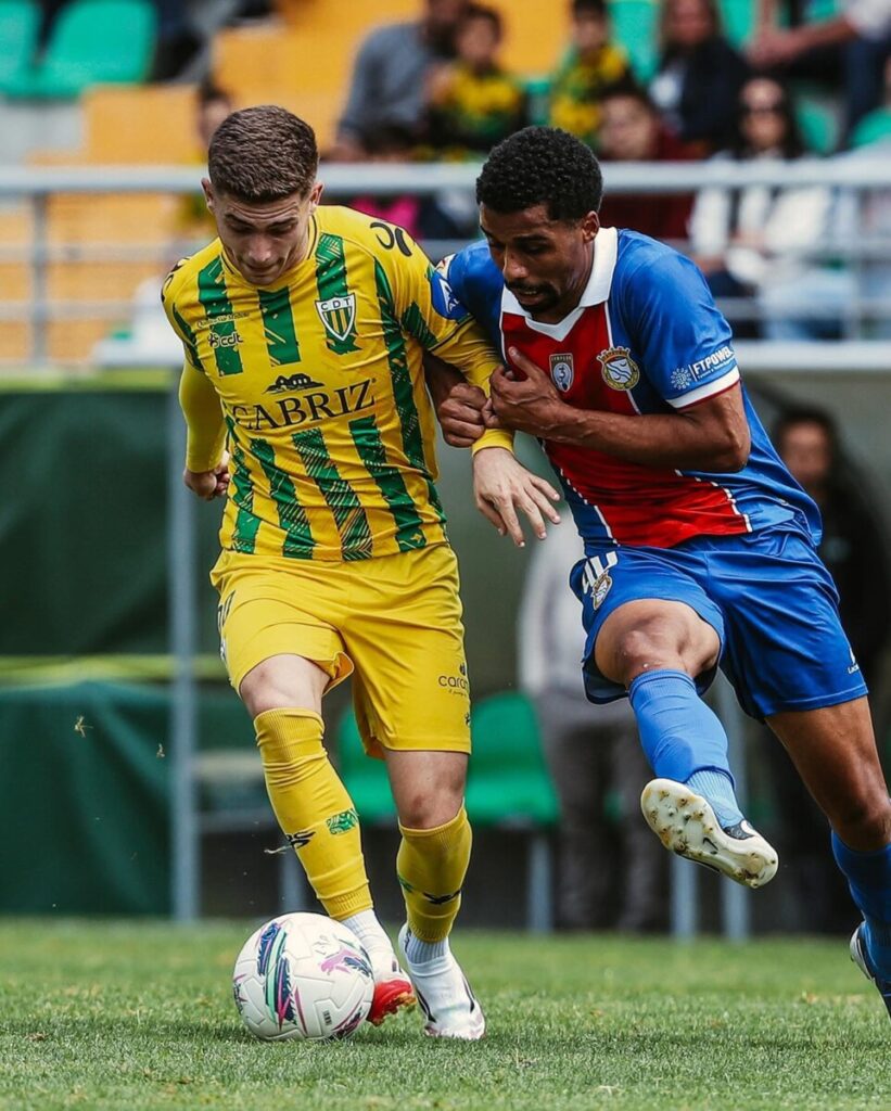  Tondela perde e deixa contas da subida para a última jornada - Jornal do Centro