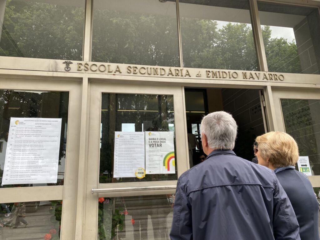  Legislativas: afluência contínua nas urnas em Viseu - Jornal do Centro