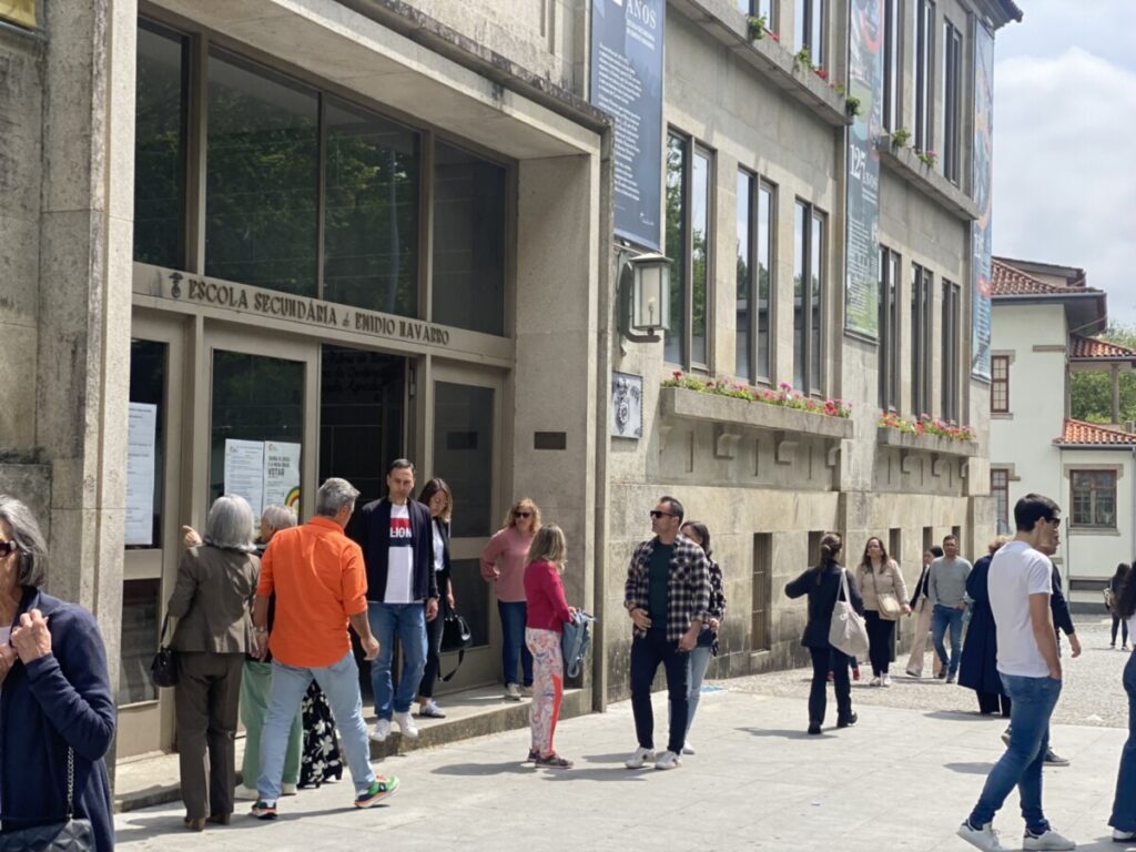  Legislativas: afluência contínua nas urnas em Viseu - Jornal do Centro