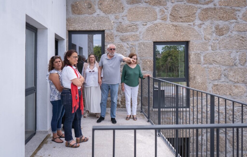  Associação de Parada de Gonta recebe apoio para ajudar na construção de novo lar - Jornal do Centro