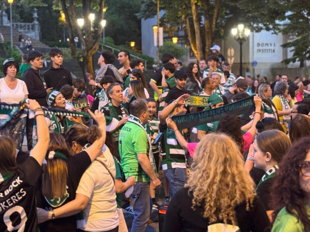  E o verde e branco voltou ao Rossio, em Viseu, para celebrar a dobradinha do Sporting - Jornal do Centro