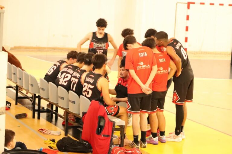 equipa sub18 masculina basquetebol gumirães
