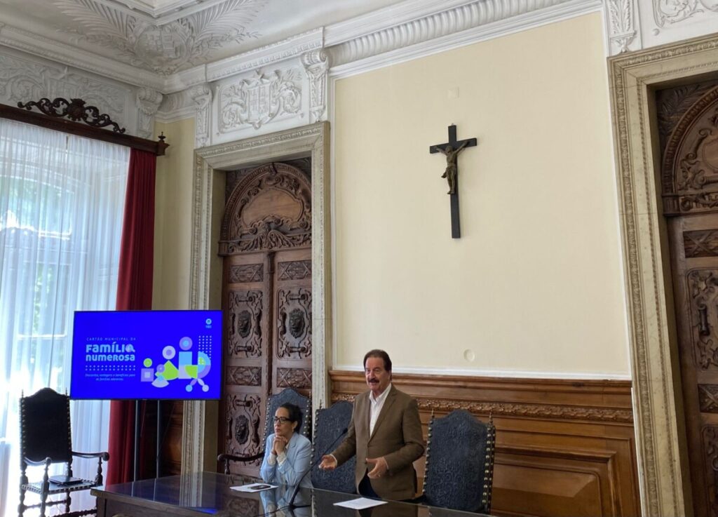  Viseu lança cartão municipal para famílias numerosas que dá acesso a descontos - Jornal do Centro