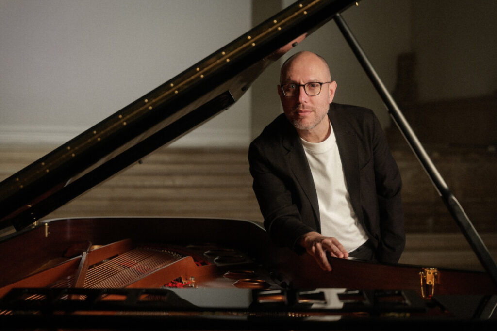  Filipe Raposo apresenta “Variações do Branco” no Teatro Viriato - Jornal do Centro