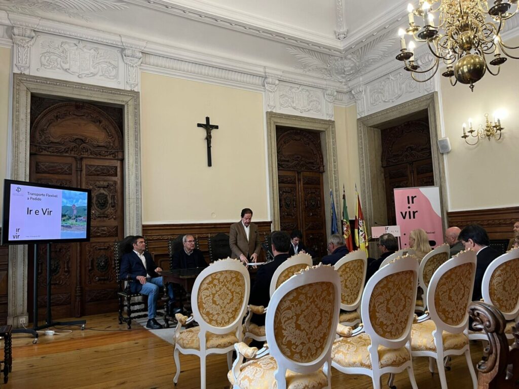 Transporte “Ir e Vir” arranca em 52 localidades de Viseu no dia 26 - Jornal do Centro