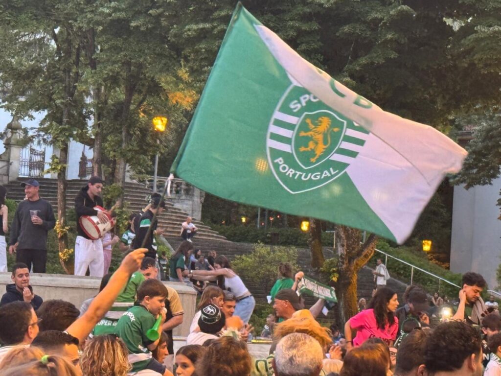  E o verde e branco voltou ao Rossio, em Viseu, para celebrar a dobradinha do Sporting - Jornal do Centro