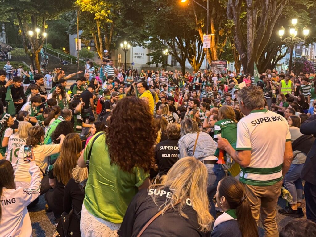  E o verde e branco voltou ao Rossio, em Viseu, para celebrar a dobradinha do Sporting - Jornal do Centro