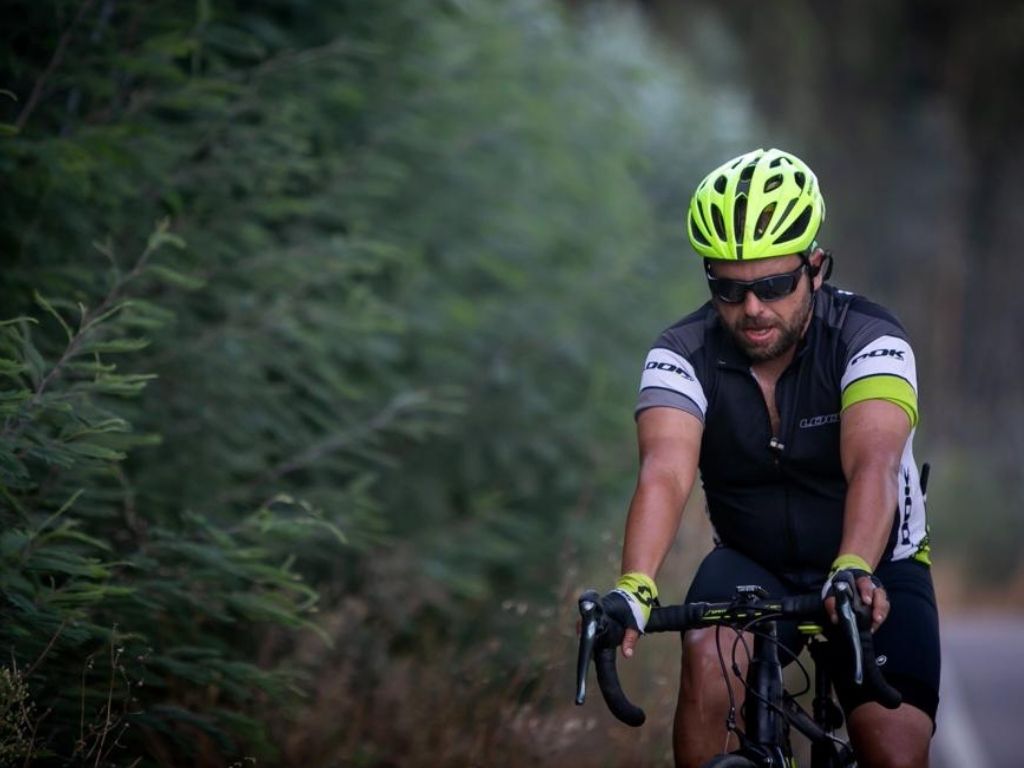  Ciclista Tiago Cação percorre o distrito de Viseu em nome da mobilidade amiga do ambiente - Jornal do Centro
