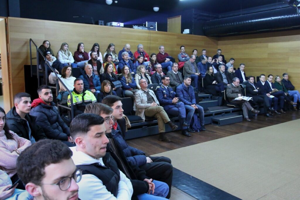  Mesa redonda junta Politécnico de Viseu, autarcas e empresas em Castro Daire para pensar a região - Jornal do Centro