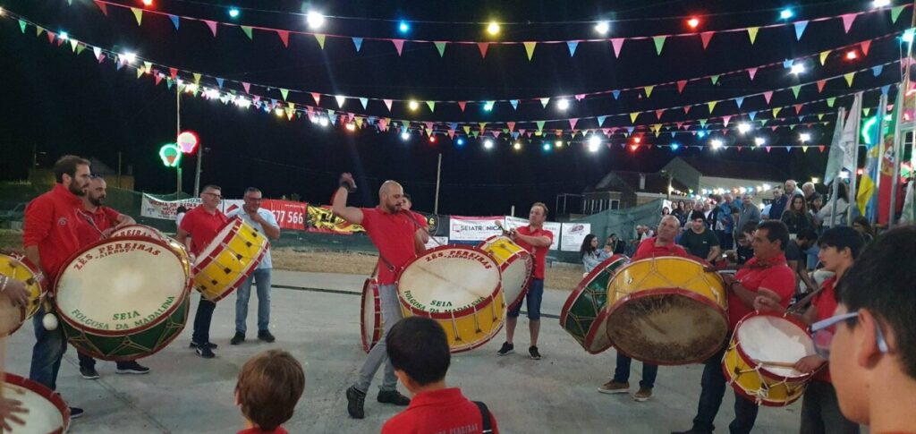 “É por amor à camisola”: bombos da Folgosa mantêm viva uma herança de 50 anos - Jornal do Centro