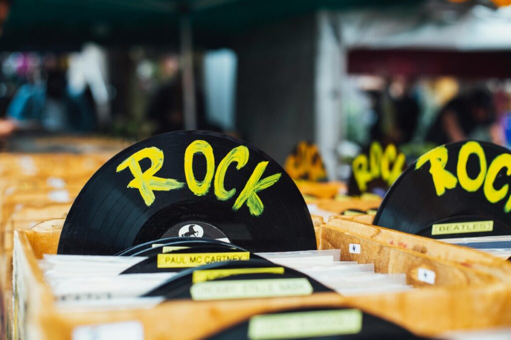 Primeira Feira do Vinil de Viseu com mais de 10 mil discos em exposição este domingo - Jornal do Centro