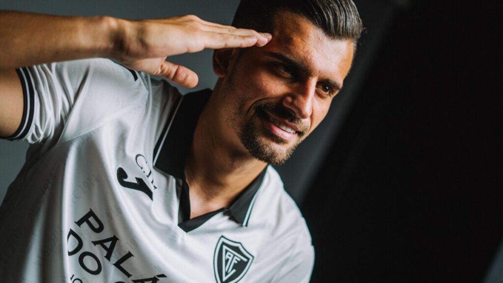  Anthony Correia reforça eixo defensivo do Académico de Viseu - Jornal do Centro