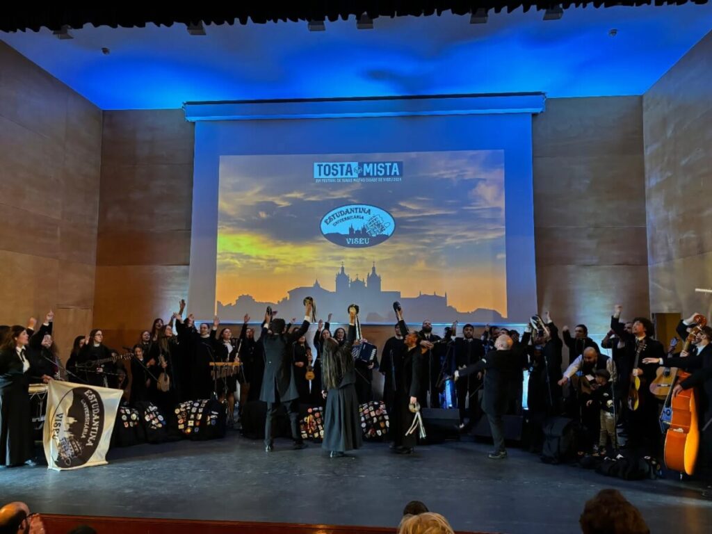  Estudantina Universitária de Viseu comemora 20 anos com concerto na Aula Magna - Jornal do Centro