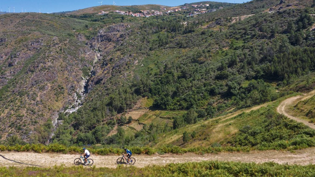  Já é possível fazer as Montanhas Mágicas, mas em bicicleta elétrica - Jornal do Centro