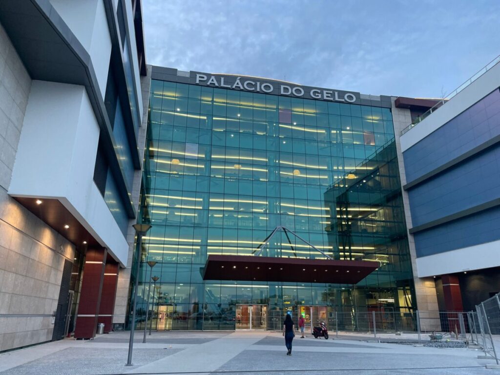  Palácio do Gelo recebe exposição que homenageia profissionais do turismo