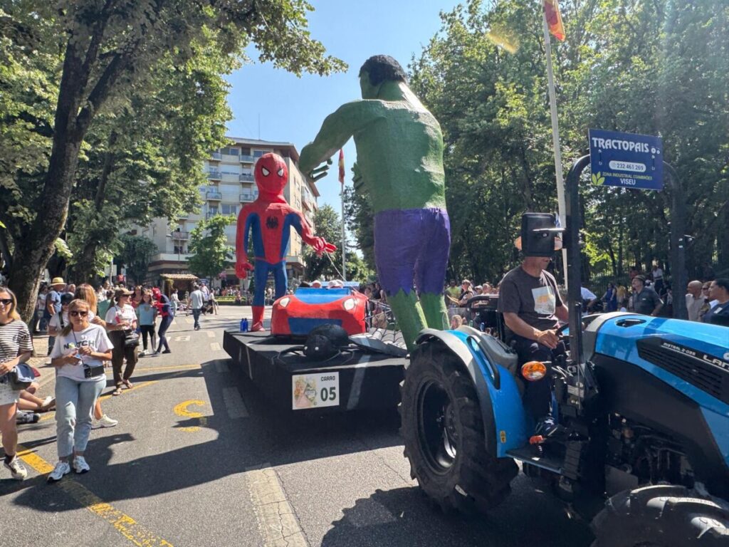  Uma tarde para ver o desfile de Teivas onde os trajes exuberantes fazem a Dança da Morgadinha - Jornal do Centro