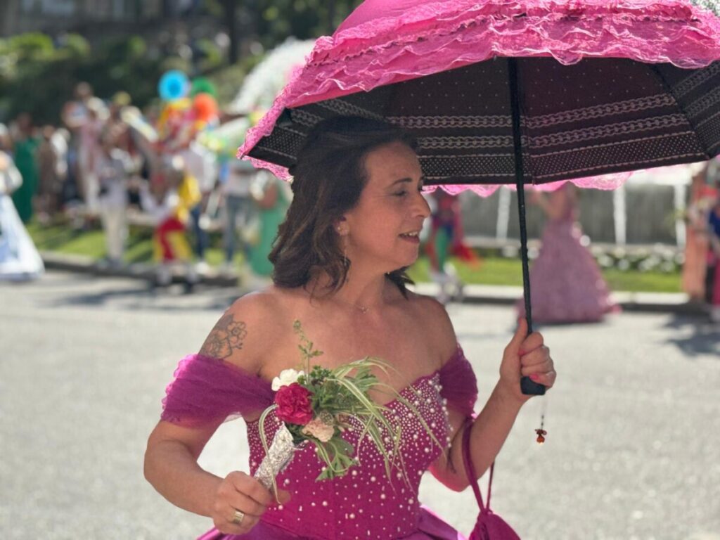  Uma tarde para ver o desfile de Teivas onde os trajes exuberantes fazem a Dança da Morgadinha - Jornal do Centro