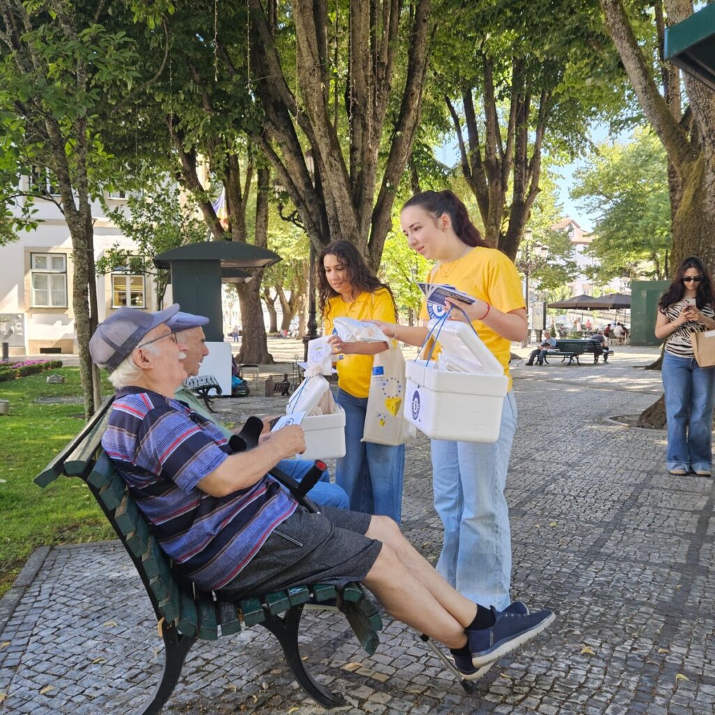  Em Viseu, bolas de “Bruxelas” esclarecem mitos sobre a União Europeia - Jornal do Centro