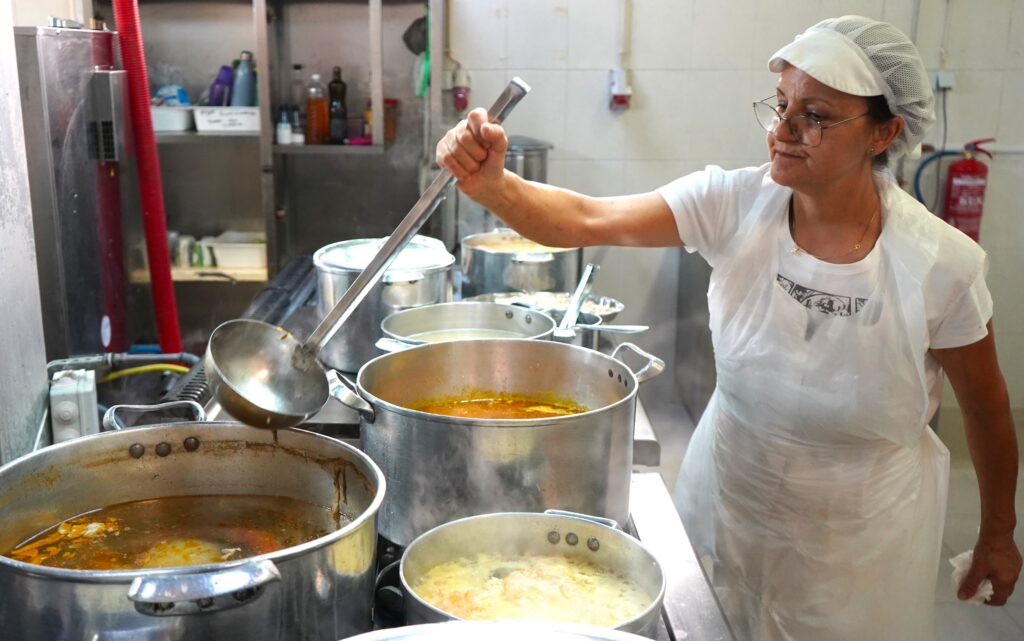  Moderna cozinha da Misericórdia de Lamego beneficia serviço de apoio domiciliário - Jornal do Centro