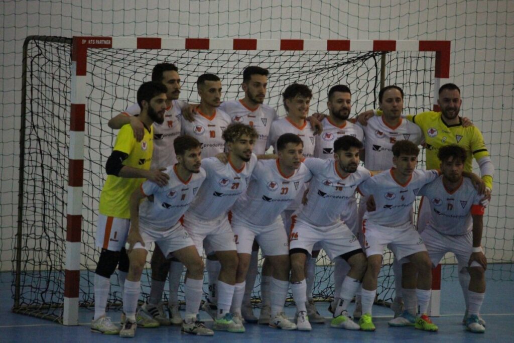  Das dificuldades ao sucesso: Pedreles sobe à Terceira Divisão de futsal - Jornal do Centro