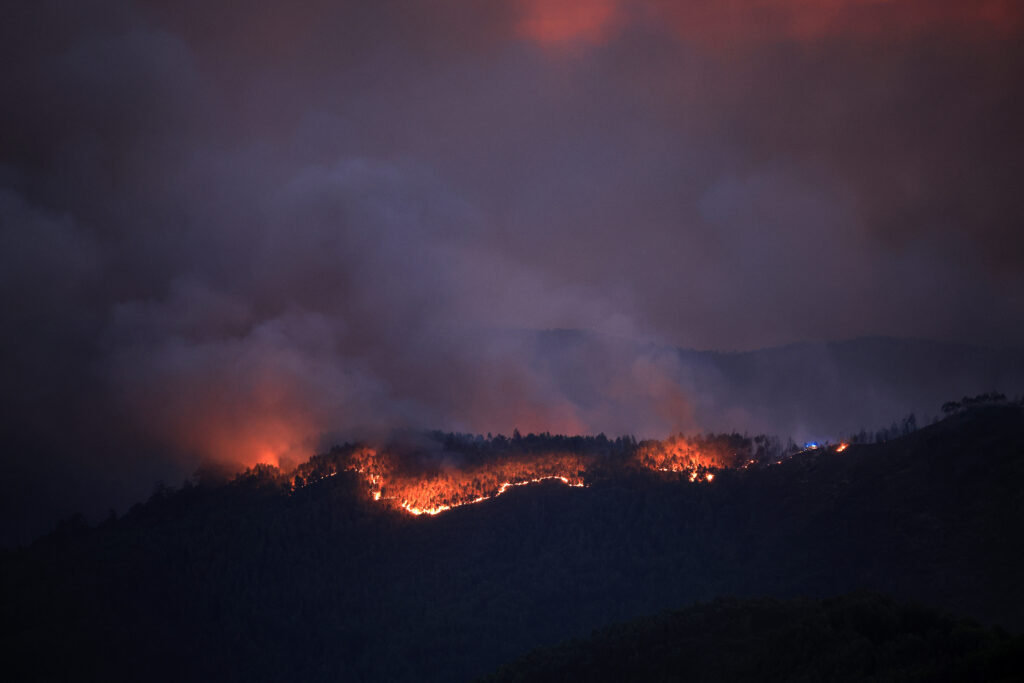  Habitantes retirados por precaução da aldeia de Gôjo (Cinfães) por causa das chamas - Jornal do Centro