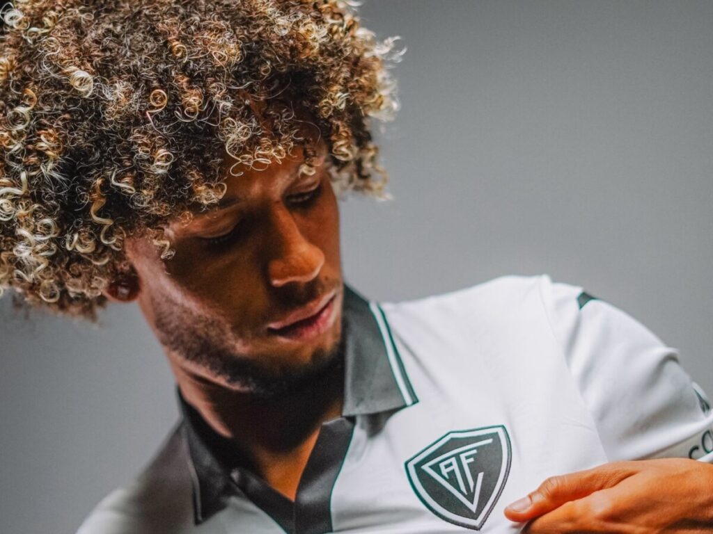  Robinho deixou Penafiel para reforçar ataque do Académico de Viseu - Jornal do Centro