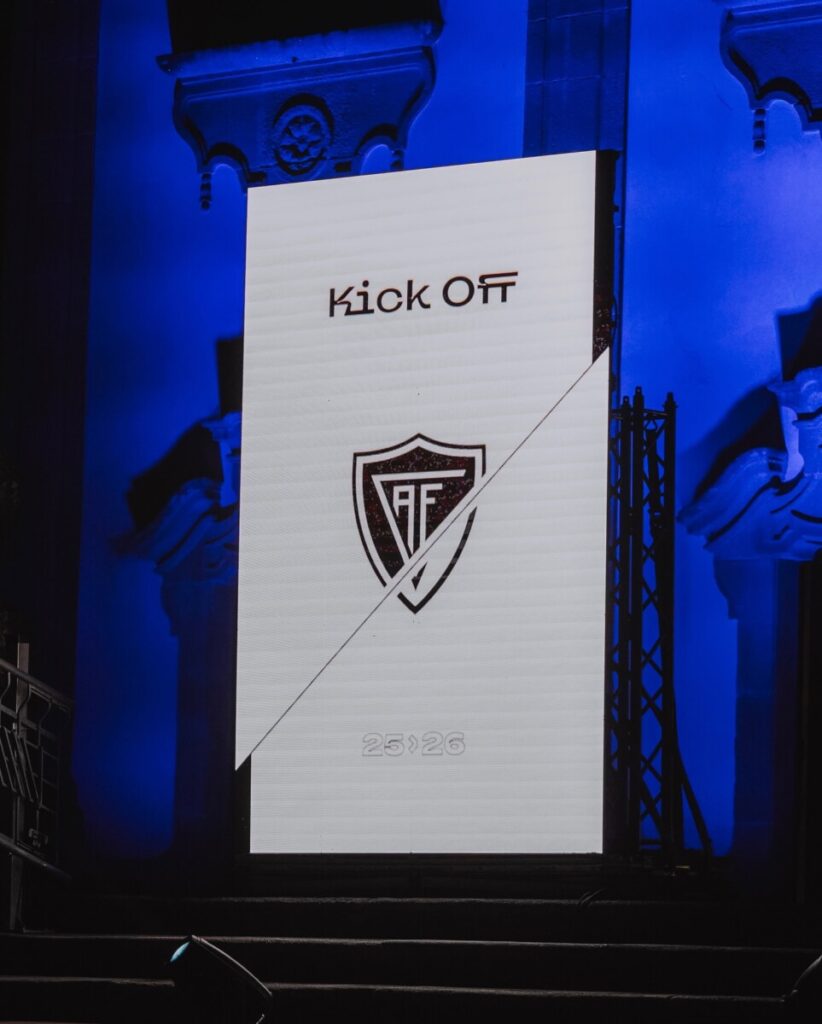  Académico de Viseu apresentou aos adeptos o plantel com que quer subir à I Liga - Jornal do Centro
