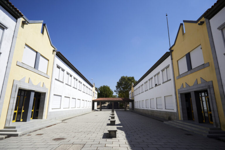 Camara Municipal de Mangualde Escola EB 2 3 de Mangualde - Gomes de Azurara