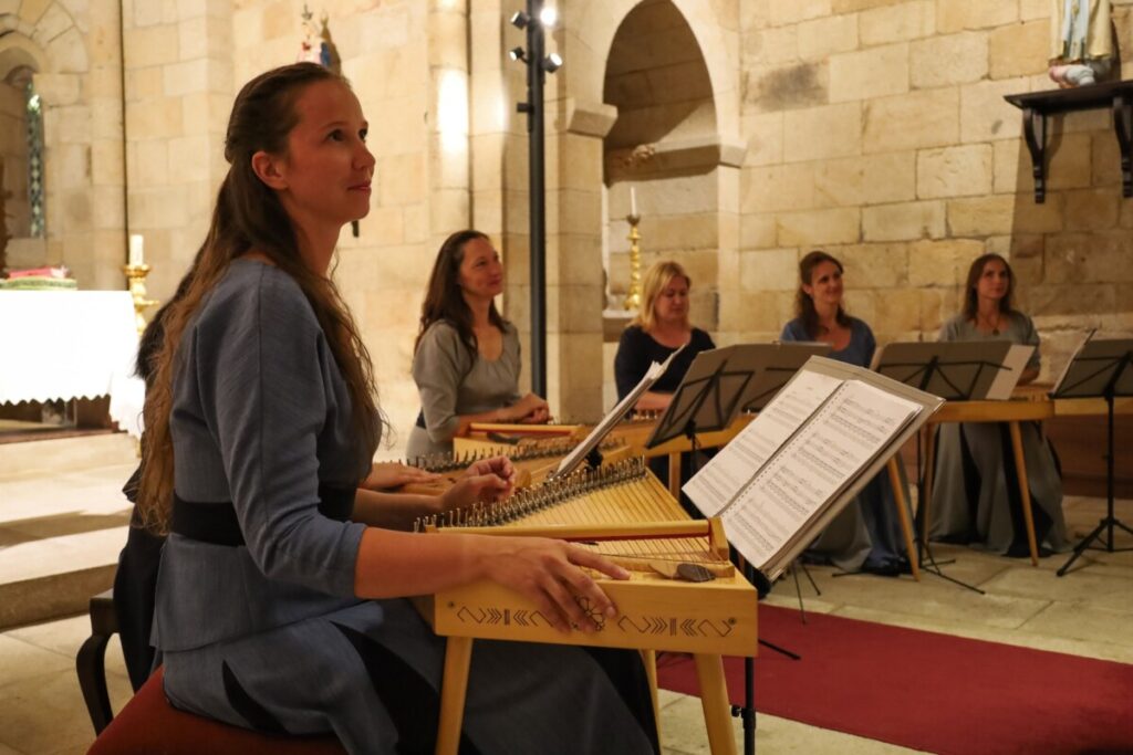  Sonoridades da Letónia regressam a Armamar com concerto intimista - Jornal do Centro