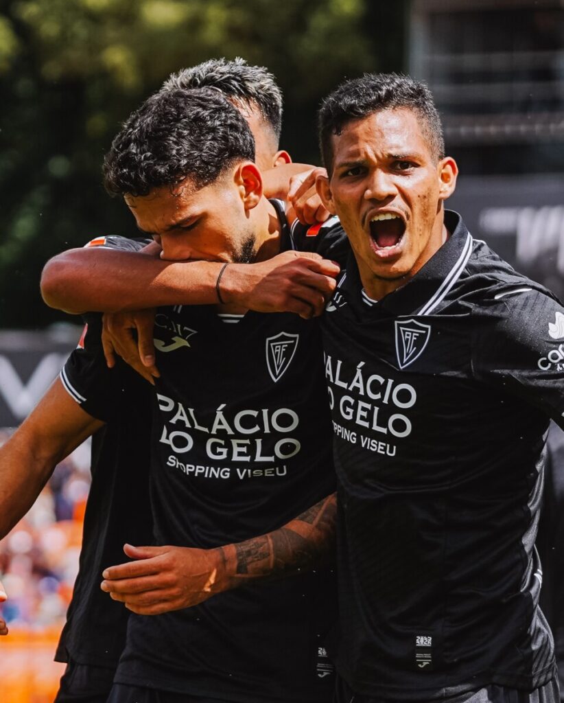  Académico de Viseu alcança primeira vitória e deixa FC Porto no fundo - Jornal do Centro