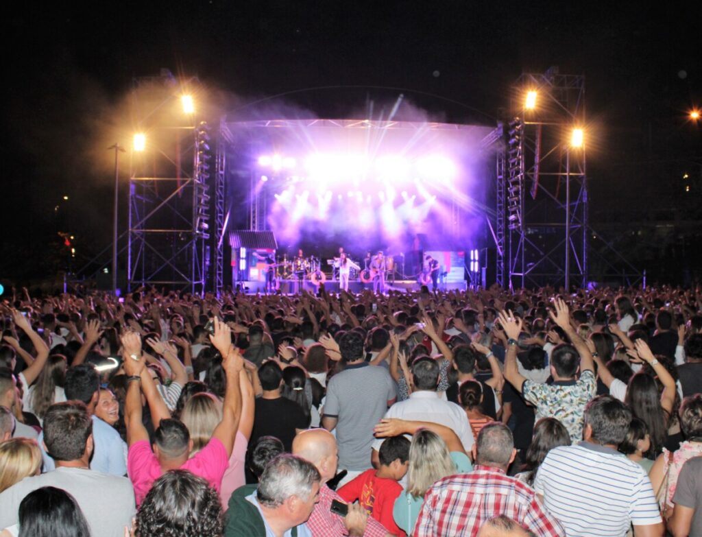  Resende: Tony Carreira, Diogo Piçarra e Minhotos Marotos na Festa da Labareda - Jornal do Centro
