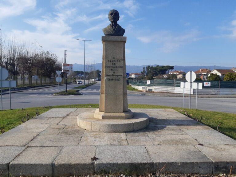 1_7_descobrir-Busto-de-Candido-de-Figueiredo