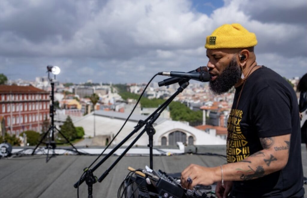 Xullaji Xullaji conduz a segunda edição do projeto musical “Três Tempos” no Teatro Viriato, em Viseu