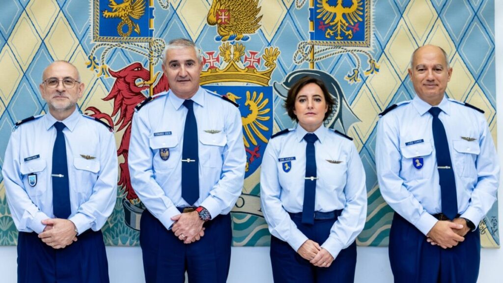  Diná Azevedo torna-se na primeira mulher piloto-aviador promovida a brigadeiro-general