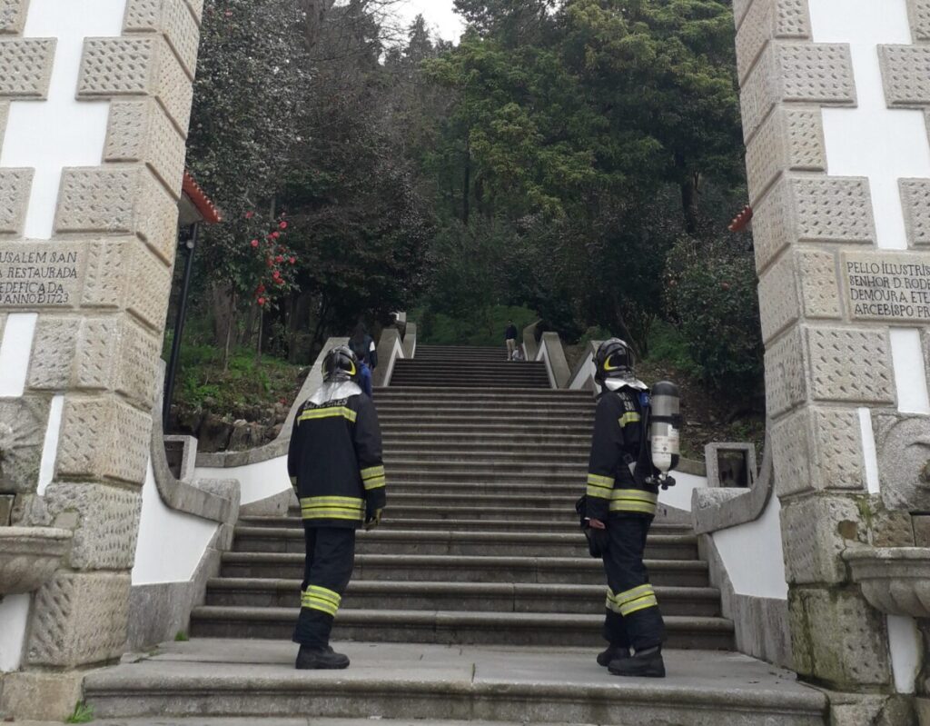 escadório da humanidade Entre 1900 participantes, bombeiros do distrito de Viseu em destaque no “Escadório da Humanidade”
