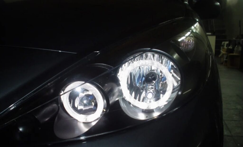 farois - Jornal do Centro  Como as tecnologias LED e Laser estão a transformar os faróis padrão dos automóveis