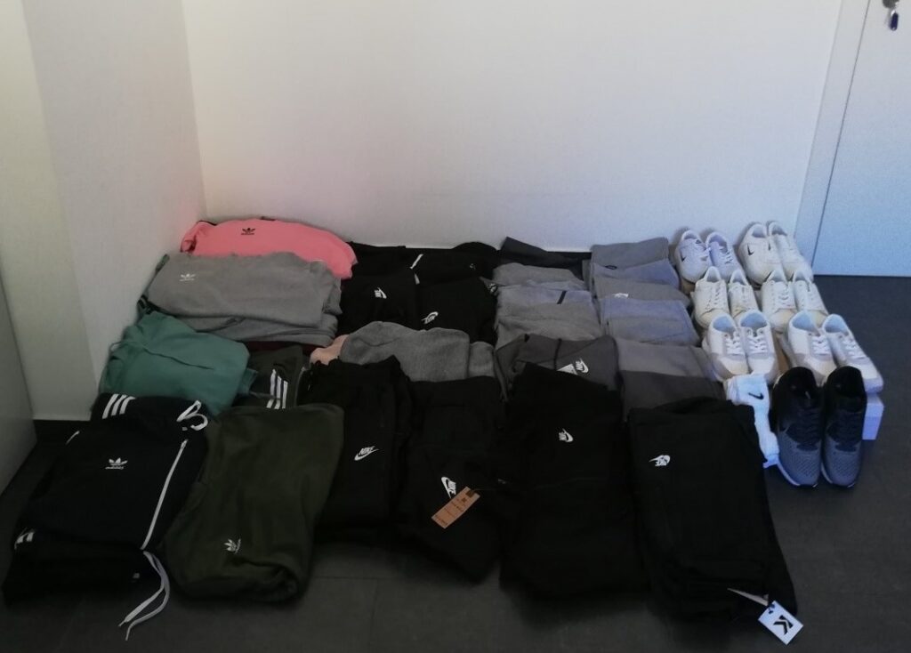 gnr vestuário falso - Jornal do Centro  GNR identifica casal por venda de artigos contrafeitos em Oliveira de Frades